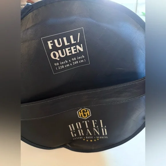 Hotel Grand White Down Comforter 650 Fill Power Classic Solid Queen Elegant Set